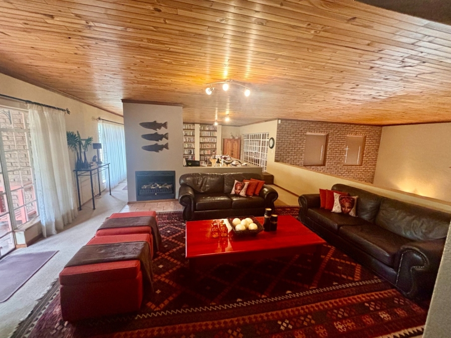 5 Bedroom Property for Sale in Wilkoppies North West